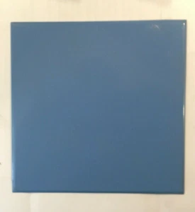 VINTAGE ALUMINIUM SPLASH- oder BAD-WANDFLIESE 5" QUADRATISCH DELPH. BLAU - Bild 1 von 8