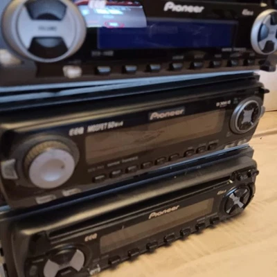 5 pioneer and jvc car cd players Detachable face old school radio - Image 1 of 4
