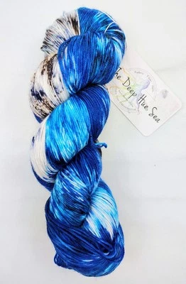 ¡NUEVO! Hilo de dedo/calcetín In The Deep Hue Sea ~Rowena~ 463 yardas Hank Merino/Nylon Foto 1 de 2