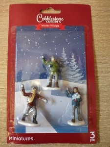 2007 Christmas Winter Village Cobblestone Corners Miniatures Boys Snowballs  - Picture 1 of 2