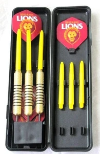 49533 BRISBANE LIONS AFL SET 3 STEEL TIP DARTS WITH 6 FLIGHTS ENGLAND MADE - Bild 1 von 2