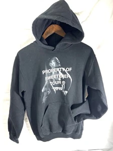 Ariana Grande PROPERTY OF SWEETNER TOUR 2019 Hoodie Gr. SMALL - Bild 1 von 4