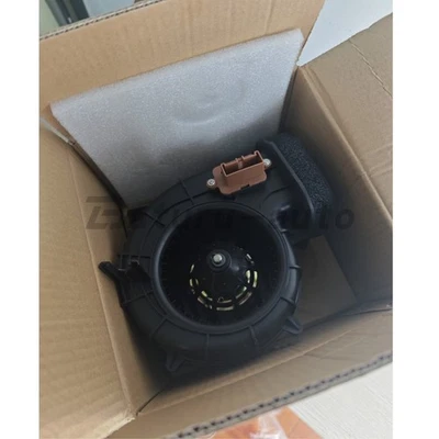 84221391 Cab Blower Motor Assembly For New Holland T5.115 T5.105 T4.105 T4.85 - Image 1 of 4