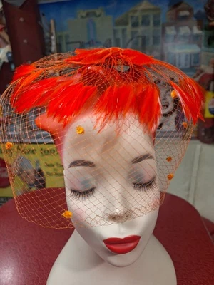 Настоящая винтажная модная коктейльная шапка середины века 1960-х годов с клеткой для птиц вуаль перо MCM Funky  - Изображение 1 из 4