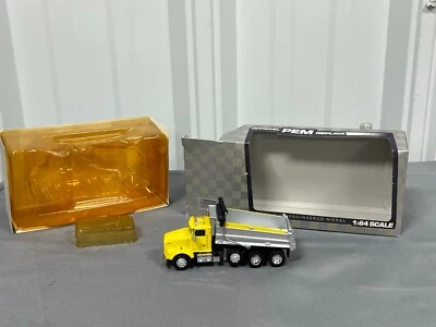 Kenworth T800 4 轴自卸车 PEM Tonkin 1: 64 全新带盒 黄色 银色 M84306 — 第 1/4 张图片