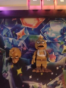 Five Nights at Freddy's The Show Stage CHICA Mini Figure McFarlane - Picture 1 of 2