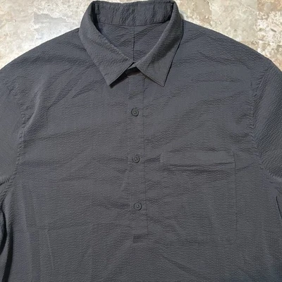 Camisa Lululemon Para Hombres Mediana Air Popover Seersucker Gris Manga Corta Elastizada Foto 1 de 4