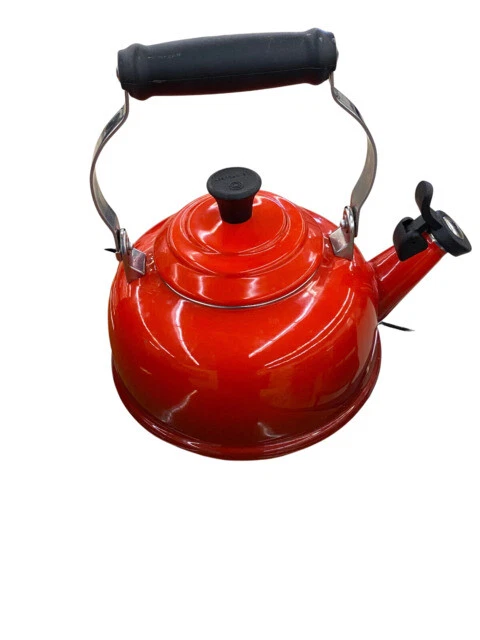 Le Creuset Q310167 1.6L Whistling Kettle