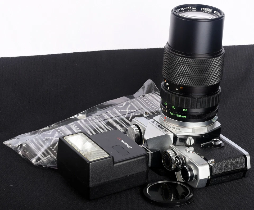 Olympus OM-1 MD 35mm Film SLR c/w Zuiko Auto-Zoom 70-150mm f/4 Lens & Flash Kit - Image 1 of 4