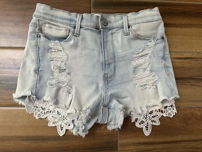 Mudd Junior Size 5 Distressed White Lace Hem Flex Stretch Denim Cut Off Shorts - Image 1 of 4