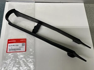 Honda 00-01 CBR929 RR Fireblade New Genuine OEM Front Swing Arm Chain Slider - Foto 1 di 3