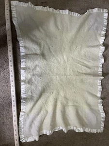 vtg THE THREE WEAVERS yellow satin baby blanket  hand woven flowers daisies - Picture 1 of 3