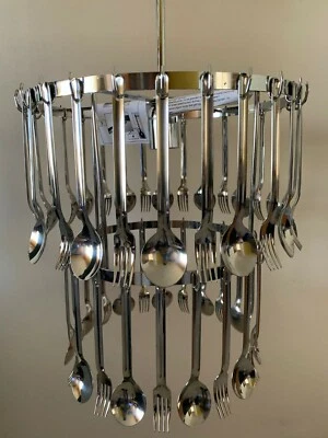 Lampadario in Acciaio con Posate: 25 Forchette , 25 Cucchiai. IT. - Immagine 1 di 4