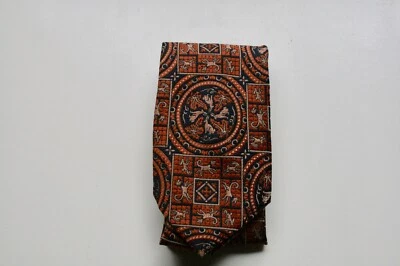 Men's Retro Necktie, 1970's Haband Paterson N.J. Rust with Dog and Hare Foto 1 de 4