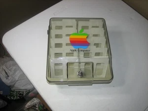 VINTAGE APPLE COMPUTER DISKETTENAUFBEWAHRUNGSBOX MIT APPLE LOGO UND SPERRSCHLÜSSEL - Bild 1 von 6
