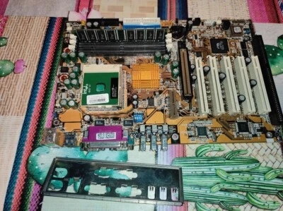 MOTHERBOARD GIGABYTE GA-6VX7 1394 Socket370 VIA Apollo Pro 133A+Backplate+bundle - Immagine 1 di 4