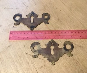 ANTIQUE BRASS KEY ESCUTCHEON COVER LARGE GEORGE III PAIR - Picture 1 of 17