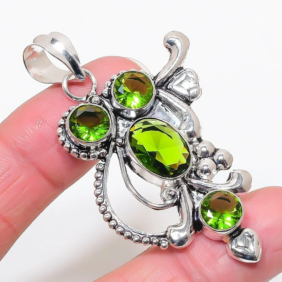 Colgante de joyería de plata de ley 925 hecho a mano con piedras preciosas de peridoto verde tamaño 2,6" Foto 1 de 1