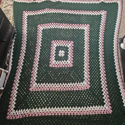 Cuadrado abuela vintage ganchillo a mano afgano verde blanco rosa 75"x65" Foto 1 de 2