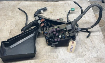 Conjunto de bloque de circuito de caja de relé de fusibles de motor Subaru Forester 2010-13 (sin turbo) Foto 1 de 4