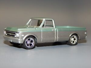 '71 1971 Chevrolet C10 350 V8 Green & Silver Paint Mags Diorama Model 1/64 MINT