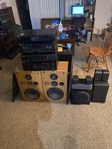 4 component home stereo with 8 speakers - Picture 1 of 2