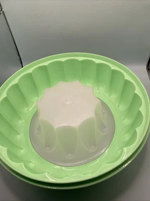 2 Piece Vintage Tupperware Jel N Serve Gelatin Mold. Jadeite Green - Image 1 of 2