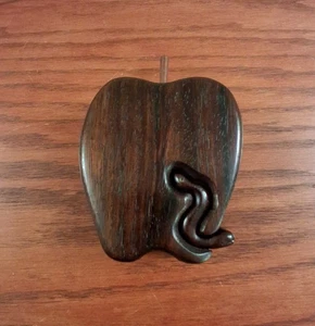 Caja de madera Richard Rothbard gusano de manzana compartimento secreto baratija joyería firmada - Imagen 1 de 11