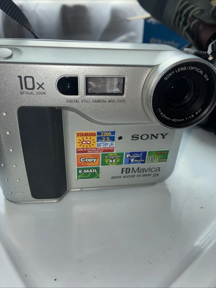 Sony Mavica MVC-FD75 0.4MP Digital Camera - Silver and Black - Image 1 of 4