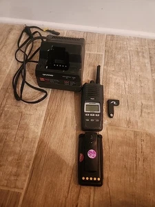 1x Harris P5400 XG Style UHF P25 digital trunking portable radio 380-430mhz Fs - Picture 1 of 7