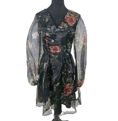 Vestido floral oscuro para mujer DB Chic estética inspirada en la colección Foto 1 de 4