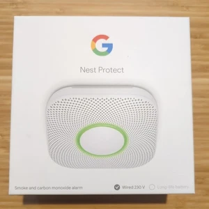 Google Nest Protect Rauch- & Kohlenmonoxidmelder (kabelgebunden) – läuft ab Juli 2033 - Bild 1 von 7