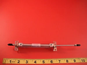 Cilindro neumático compacto SMC CDJ2WL10-60-A CDJ2WL1060A máximo 100 psi 0,7 MPa usado - Imagen 1 de 4