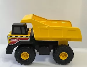 TONKA 354 CLASSIC CONSTRUCTION YELLOW MIGHTY DUMP TRUCK METAL 2012 HASBRO 93918 - Picture 1 of 11