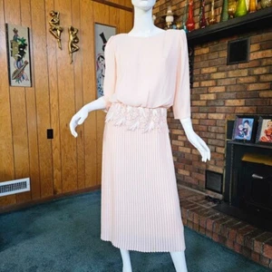 Vtg 80s do 40s Romantic Peach Chiffon Lace Peplum Accordion Pleat Midi Dress M/L - Picture 1 of 10