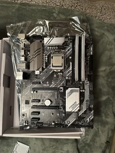 Asus Prime Z490-V , Intel i-7 10700k , Corsair Vengeance 16GB 3600mhz x2 Bundle - Imagen 1 de 6