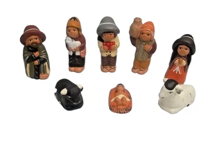 Vintage Peruvian clay folk art nativity scene / set of 8 / hand-painted / small - Picture 1 of 12