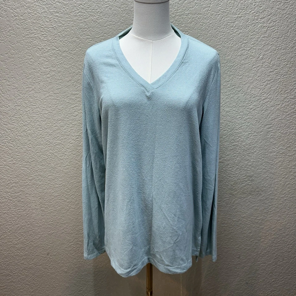 Matty M sweater Women M light blue Lightweight v-neck Long Sleeve soft - Image 1 of 4