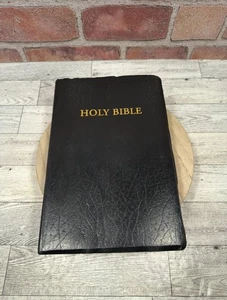 1997 Tyndale Publishing Holy Bible New Living Translation Red Letter Edition - Picture 1 of 10