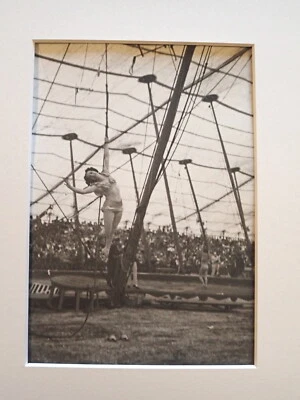 Две антикварные ЦИРКОВЫЕ ФОТОГРАФИИ 1930-х годов с архивным креплением и матовым покрытием ЖЕНСКИЕ АКРОБАТЫ деко - Изображение 1 из 4