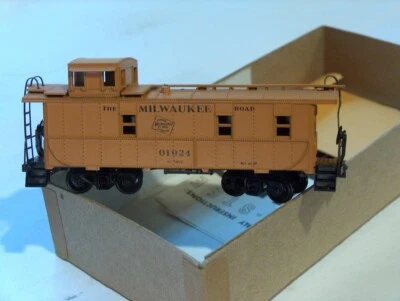 HO Athearn Milwaukee regular Caboose 01924 Kit # 1256 Built - Image 1 of 4
