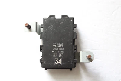 2018 - 2021 TOYOTA TUNDRA COMPUTER NETWORK GATEAWAY MODULE UNIT OEM 891000C030 - Image 1 of 4