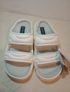 Crocs M5/W7 Classic Cozzy Overpuff Sandals White - Picture 1 of 14