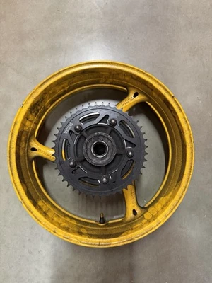 08 09 SUZUKI GSXR 600 GSX600R 2008 LLANTA TRASERA FRENO ROTOR RECTO OEM Foto 1 de 2