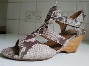 clarks leopard print sandals