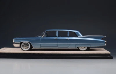 Cadillac Fleetwood 75 Limousine 1960 Hampton Blu GLM Timbro STM60103 1:43 - Immagine 1 di 3