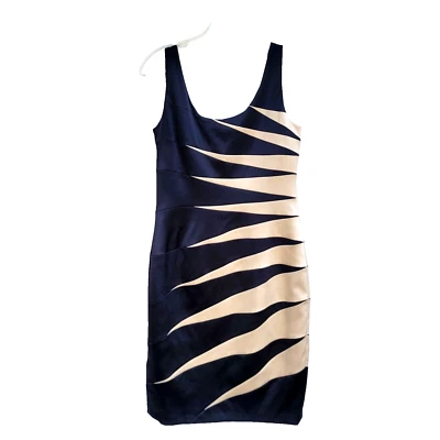 Vestido Signature By Sangria Talla 8 Negro Crema Forrado Sin Mangas Satén Sensación Cremallera Lateral Foto 1 de 4