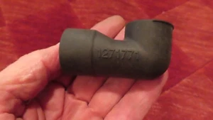 1993-2000 Volvo 850 S70 V70 Oil Trap Exit Hose  Part #1271771 NOS - Picture 1 of 7