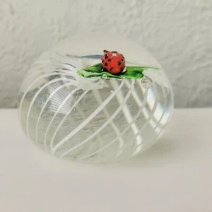 Vintage Kunst Glas Briefbeschwerer Marienkäfer auf Blatt Büro Deko - Bild 1 von 7