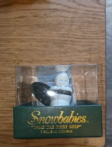 SnowBabies Dept 56 Da el Primer Paso Bisque Caja Bisagras Estatuilla 5669028 Nuevo  - Imagen 1 de 6